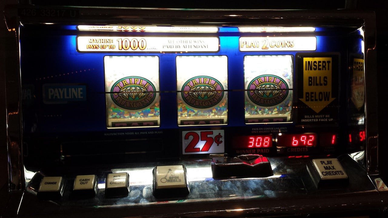 hongtogel slot live chat team supporting player during tournament
